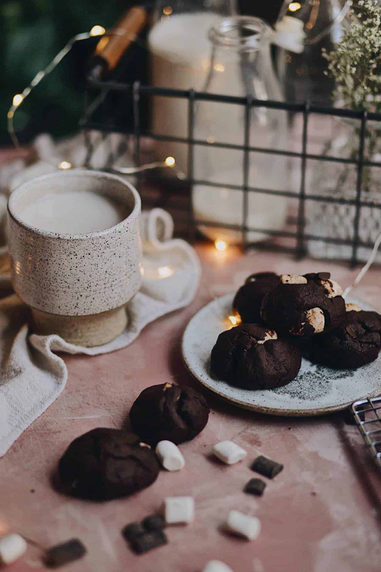Bake Easy Vegan Chocolate Marshmallow Cookie Cake Pops in 10 Mins